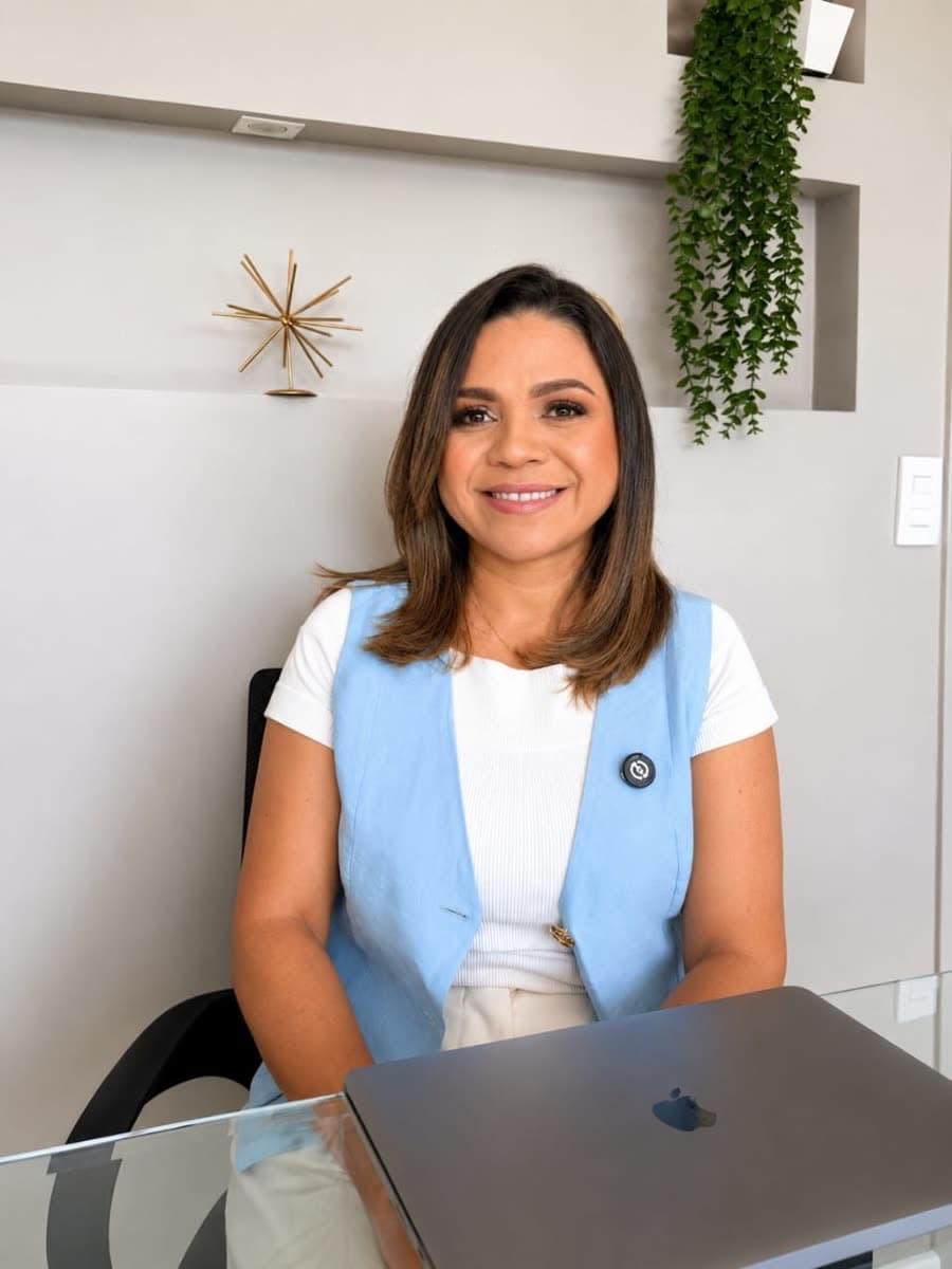 Débora Souza, Esteticista e Cosmetóloga, em seu consultório em Brasília